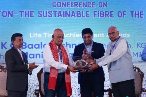 KGB-Receives-LTA-award-at-the-hands-of-our-President