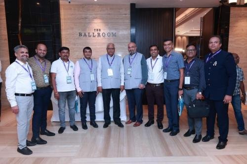 President-with-Delegates