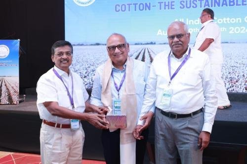 Shri-Rakesh-Rathi-with-President-Chairman
