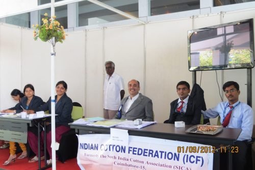me-and-students-at-registration-of-the-conference926